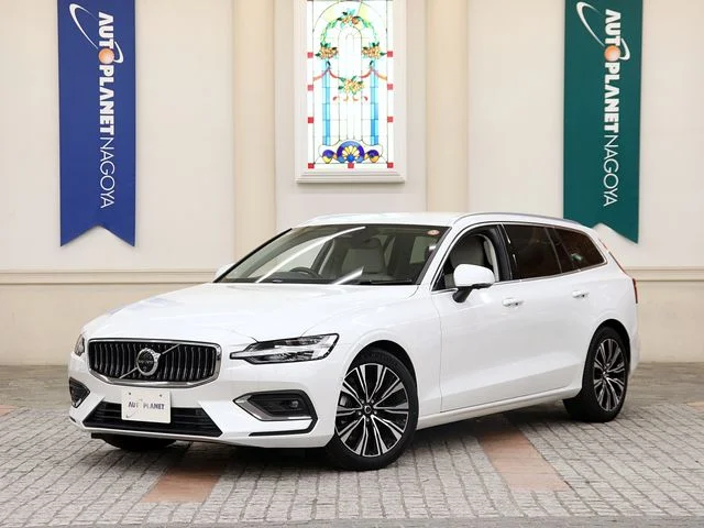 Volvo VOLVO V60 ウルトラ　B4 2024