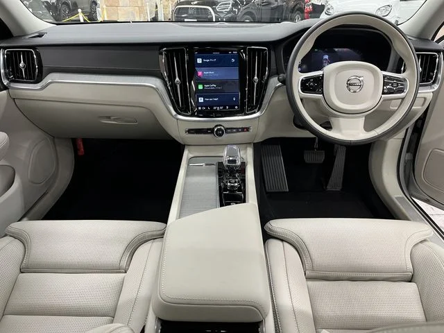 Volvo VOLVO V60 ウルトラ　B4 photo 2