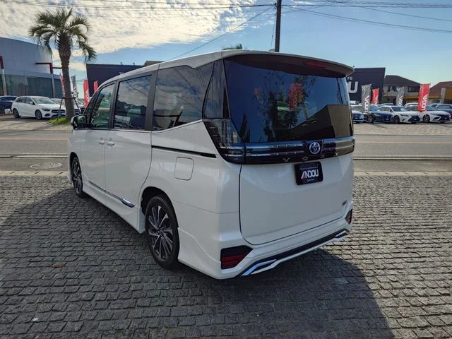 Toyota VOXY HYBRID S−Z photo 3