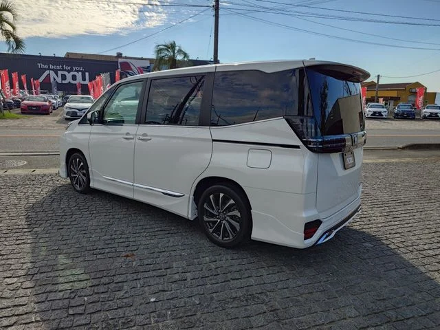 Toyota VOXY HYBRID S−Z photo 4