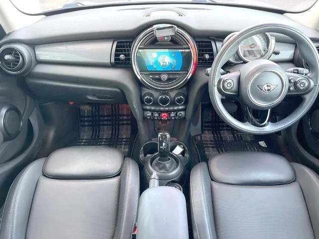 Bmw MINI COOPER 5DOOR ベースグレード photo 2