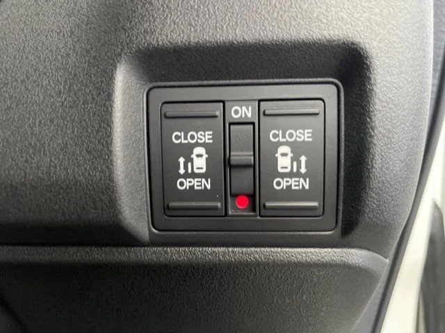 Honda N BOX CUSTOM ベースグレード photo 4