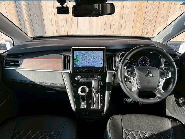 Mitsubishi DELICA D:5 4WD P photo 3