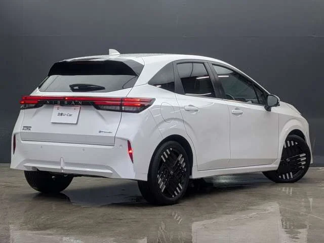 Nissan AURA G photo 2
