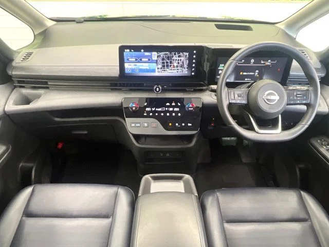 Nissan SERENA WG e−POWER　ルキシオン photo 2