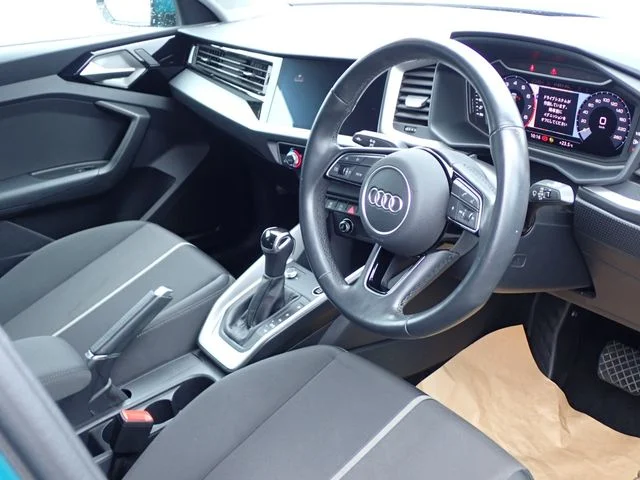 Audi AUDI A1 SPORTBACK 25　TFSI　アドバンスド photo 2