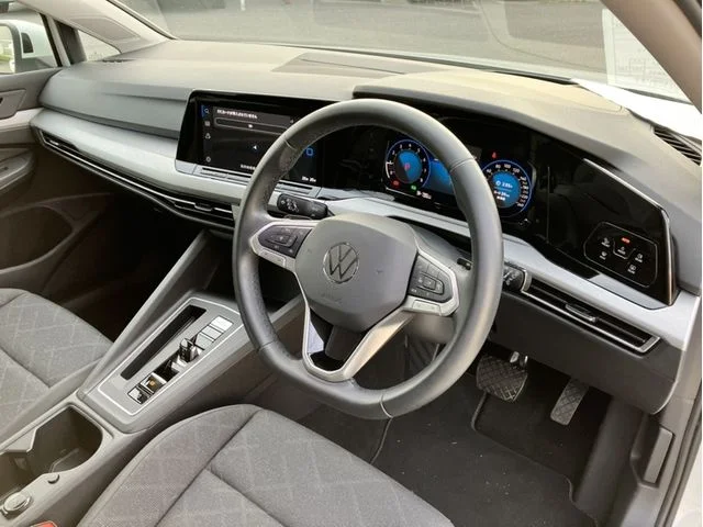 Volkswagen VOLKSWAGEN GOLF eTSI　アクティブ　プラチナム　Ed photo 2