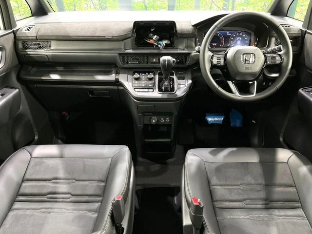 Honda STEPWAGON SPADA 4WD プレミアムライン photo 2