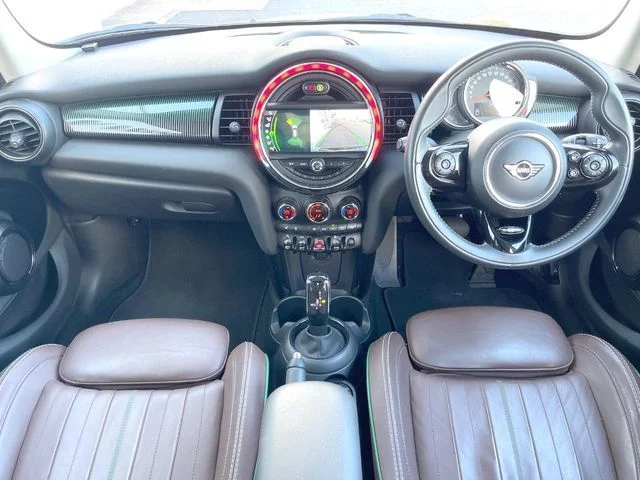 Bmw MINI COOPER 5DOOR 60イヤーズ　エディション photo 2