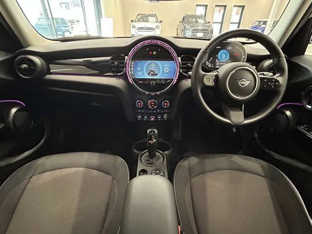 Bmw MINI COOPER D 5DOOR プレミアムプラスライン photo 2
