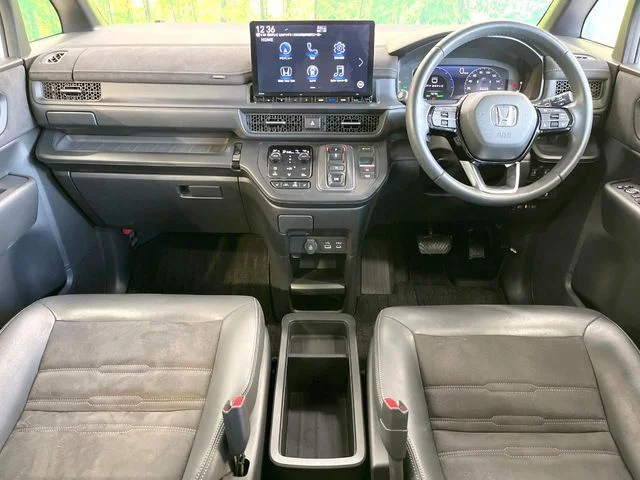 Honda STEPWAGON e:HEV SPADA プレミアムライン photo 2