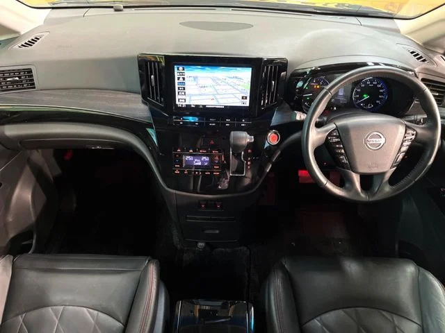 Nissan ELGRAND 250ハイウェイスター　プレミアム photo 2