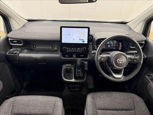 Toyota SIENTA HYBRID Z photo 2