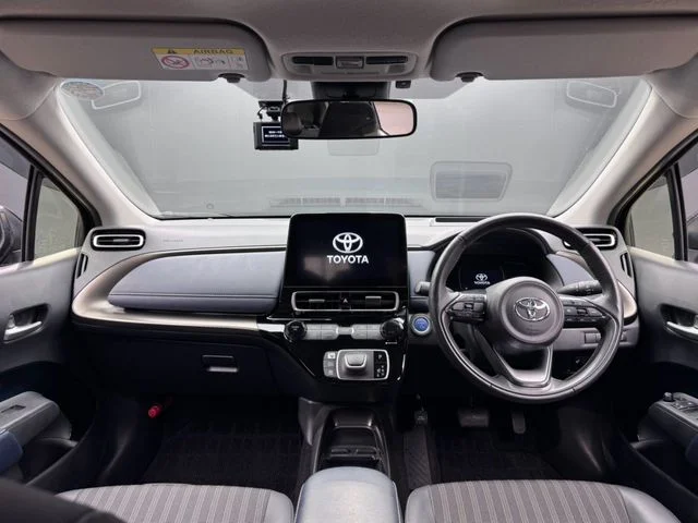Toyota AQUA Z photo 3