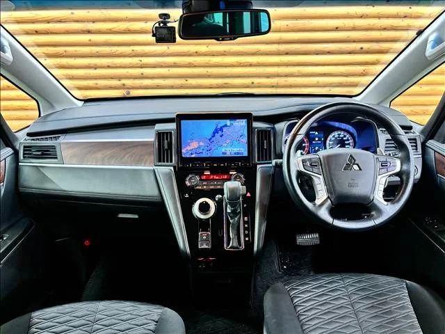 Mitsubishi DELICA D:5 4WD P photo 2