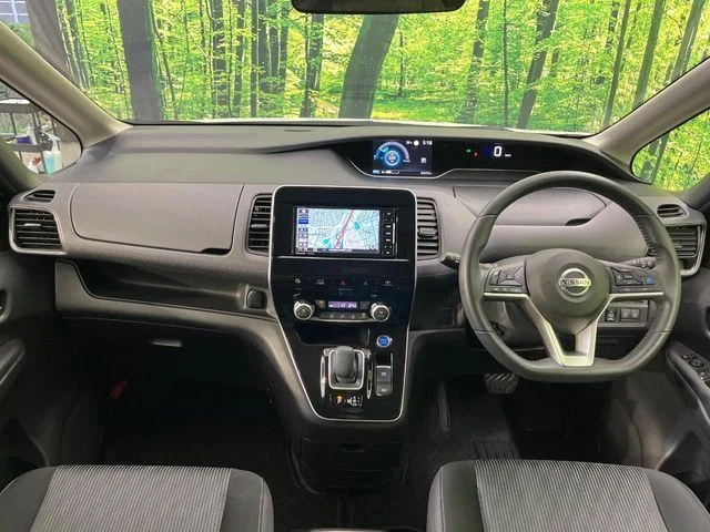 Nissan SERENA WG e−POWER　ハイウェイスター　V photo 2