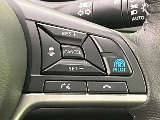 Nissan SERENA WG e−POWER　ハイウェイスター　V photo 3