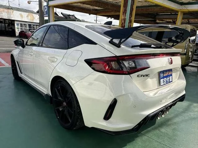 Honda CIVIC hatchback タイプR　レーシングブラックパッケージ photo 4