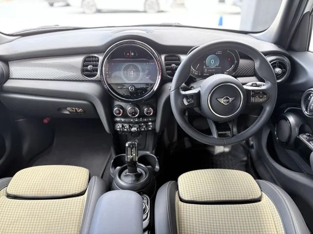 Bmw MINI COOPER S 5DOOR レゾリュート　エディション photo 2