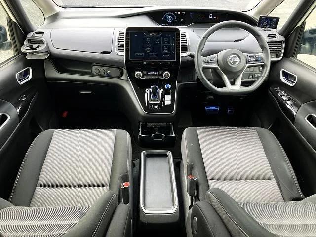 Nissan SERENA WG e−POWER　ハイウェイスター　V photo 2