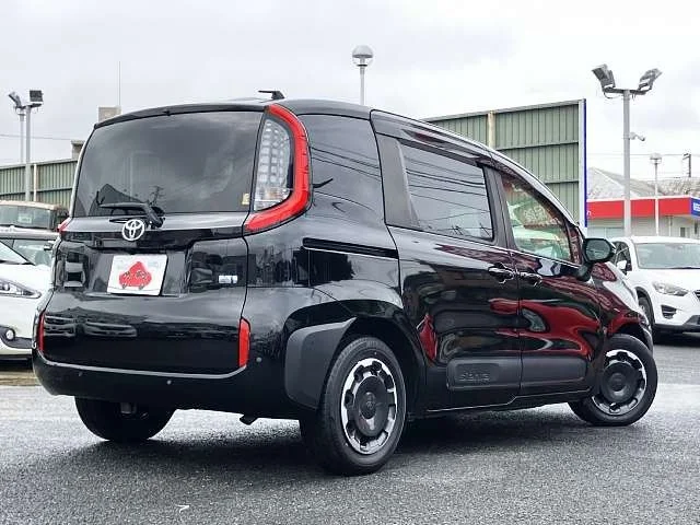 Toyota SIENTA HYBRID Z photo 3