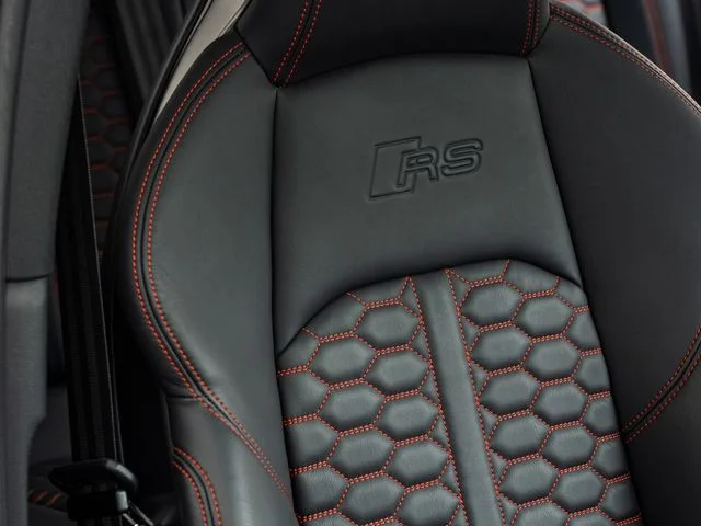 Audi AUDI RS4 AVANT 車検R10／4まで　パークアシストPKG photo 3