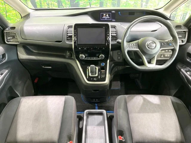 Nissan SERENA WG e−POWER　ハイウェイスター　V photo 2