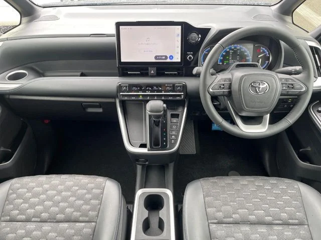 Toyota VOXY HYBRID S−Z photo 2