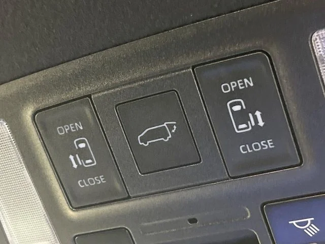 Toyota VOXY HYBRID S−Z photo 4