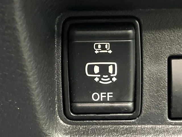 Mitsubishi DELICA MINI T　プレミアム photo 3