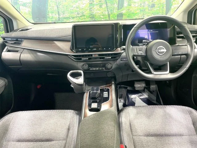 Nissan AURA G photo 2