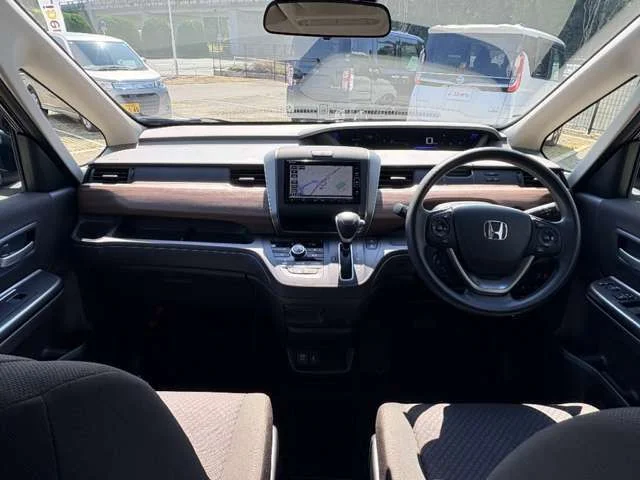 Honda FREED G photo 2