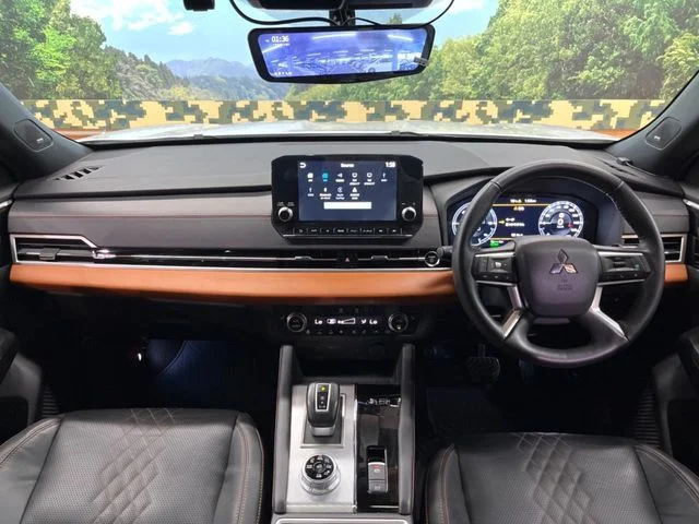 Mitsubishi OUTLANDER PHEV P photo 2