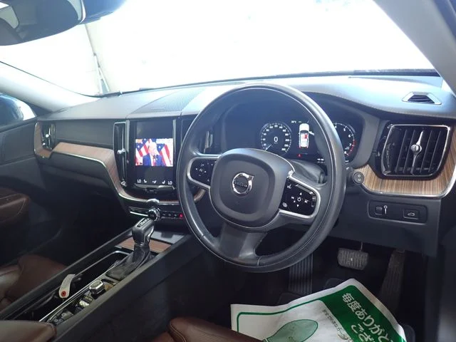 Volvo VOLVO XC60 T5　AWD　インスクリプション photo 2