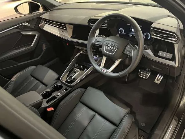 Audi AUDI A3 Sedan 30　TFSI　Sライン photo 2