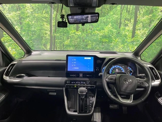 Toyota NOAH HYBRID S−Z photo 2