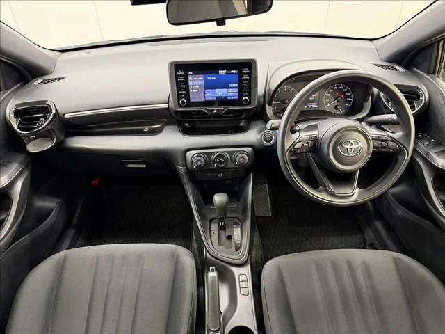 Toyota YARIS X photo 2