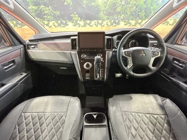 Mitsubishi DELICA D:5 4WD P photo 2