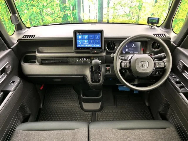 Honda N BOX CUSTOM ベースグレード photo 2