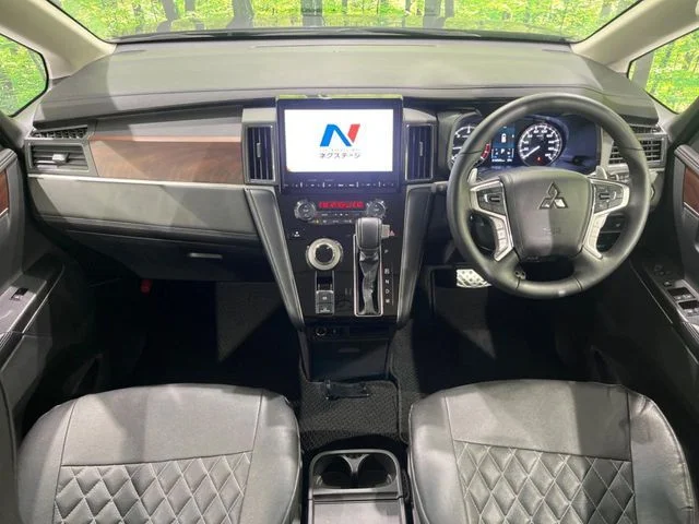 Mitsubishi DELICA D:5 4WD P photo 2