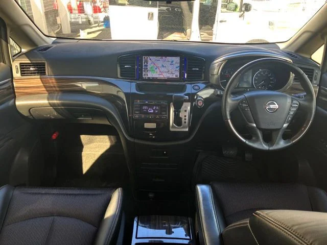 Nissan ELGRAND 250ハイウェイスターS　アーバンクロム photo 2