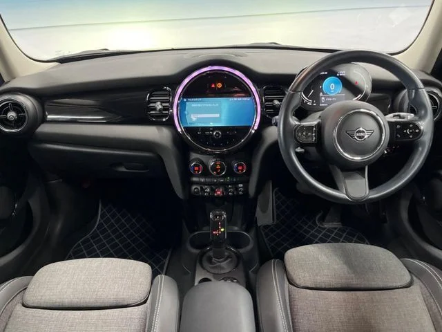 Bmw MINI COOPER D 5DOOR ベースグレード photo 2