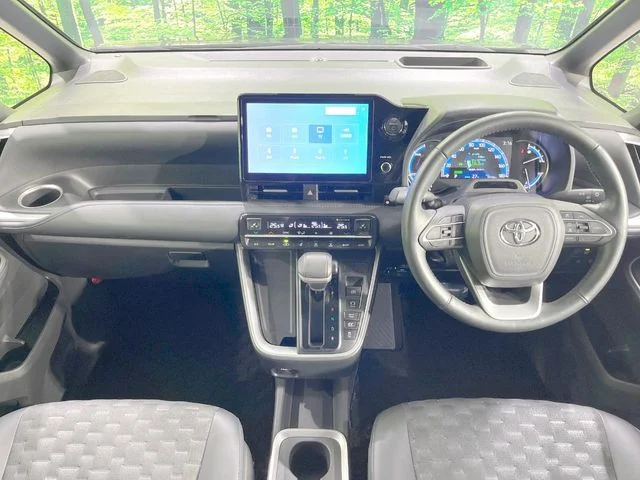 Toyota VOXY HYBRID S−Z photo 2