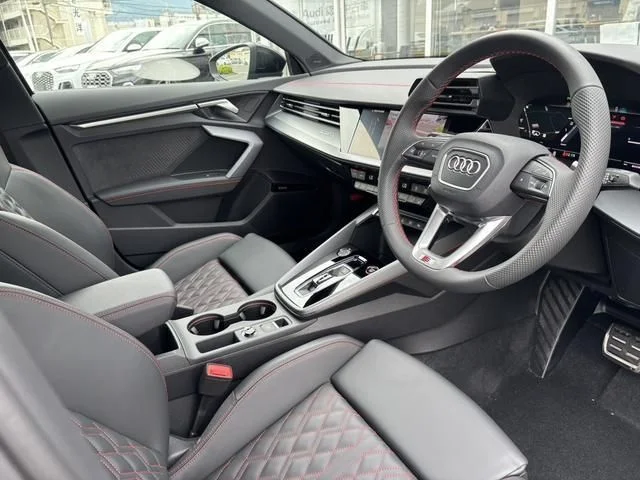 Audi AUDI S3 SPORTBACK ベースグレード photo 2