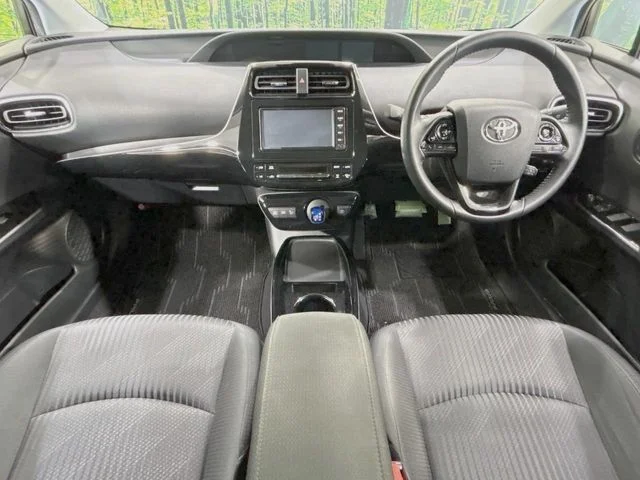 Toyota PRIUS A photo 2