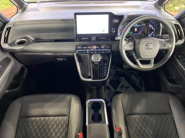 Toyota NOAH HYBRID S−Z photo 3