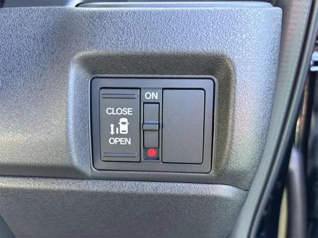 Honda N BOX CUSTOM ベースグレード photo 3