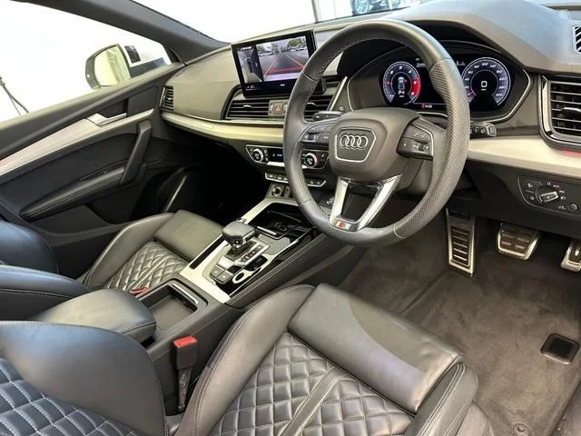 Audi AUDI Q5 SPORTBACK 1st　エディション photo 2