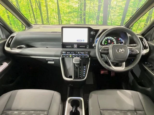 Toyota VOXY HYBRID S−Z photo 2