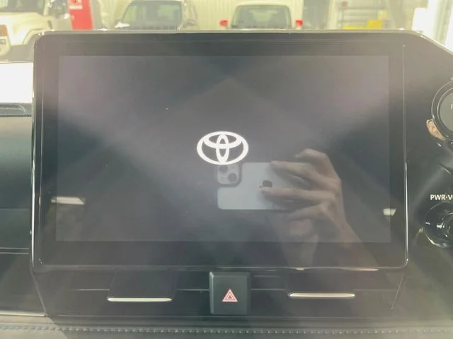 Toyota VOXY HYBRID S−Z photo 3